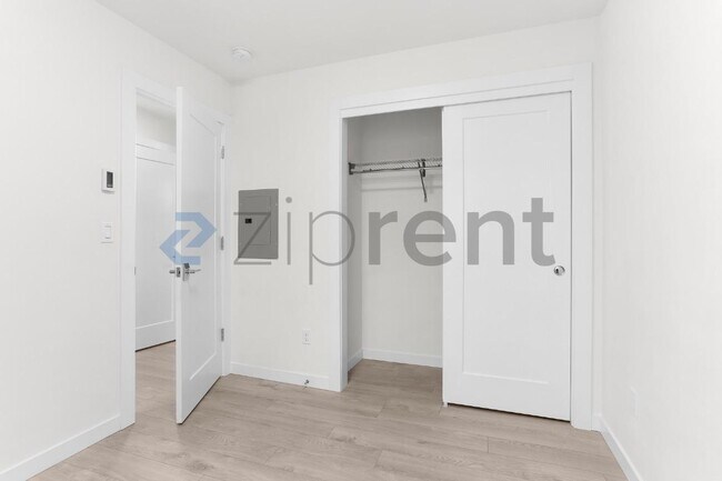 Building Photo - Unit C