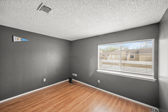 Foto del edificio - 2313 Crescent Park Dr