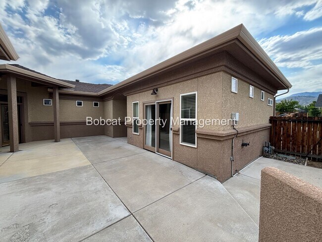 Foto del edificio - Golf Course Living with Mountain Views & Detached Casita