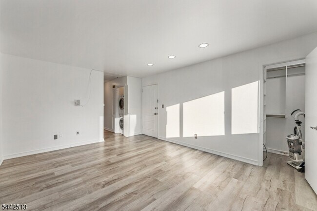 Foto del edificio - 1 Dunn Rd