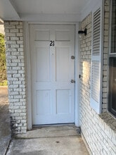 Building Photo - 726 N Slemons St