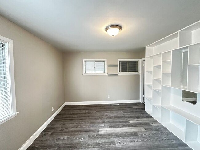 Building Photo - 1607 Simpson Dr
