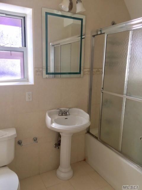 Foto del edificio - 10827 63rd Ave