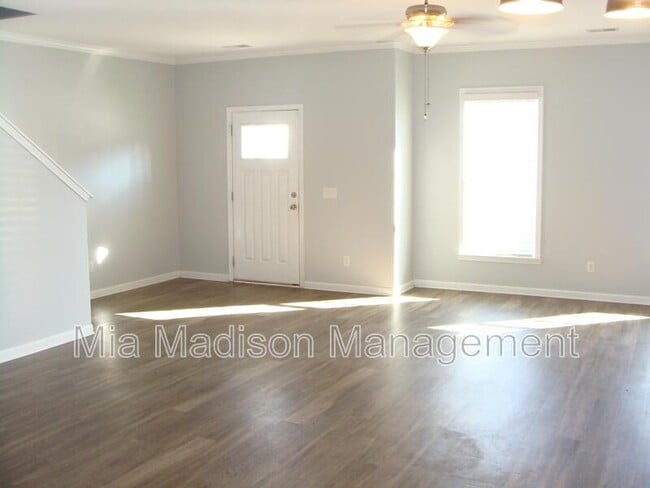 Foto del edificio - 115 Reese Way