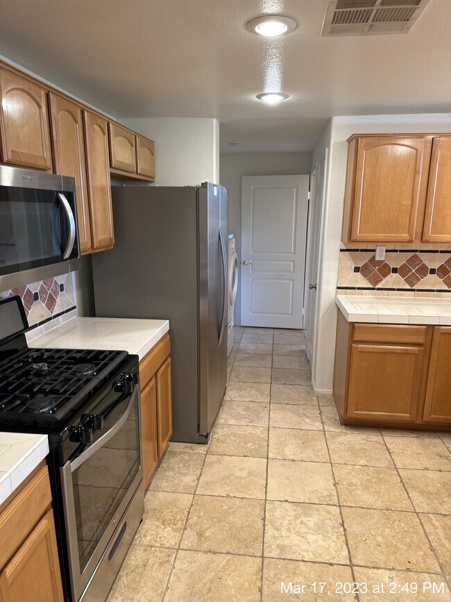 Foto del edificio - 664 Peachy Canyon Cir