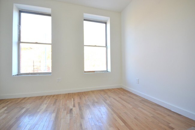 Foto del edificio - 150 Patchen Ave