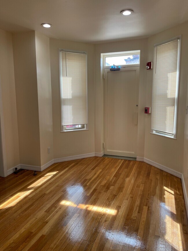 Foto del edificio - 875 Beacon St