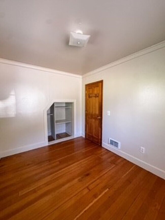 Foto del edificio - Charming 2-Bedroom Home with Bonus Loft & ...