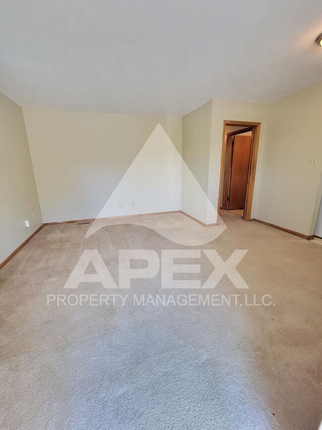 Foto del edificio - MOVE-IN SPECIAL, $1 RENT!! - Spacious Ground Floor 2 Bd - 1Ba Apartment in Fountain City -- END U...