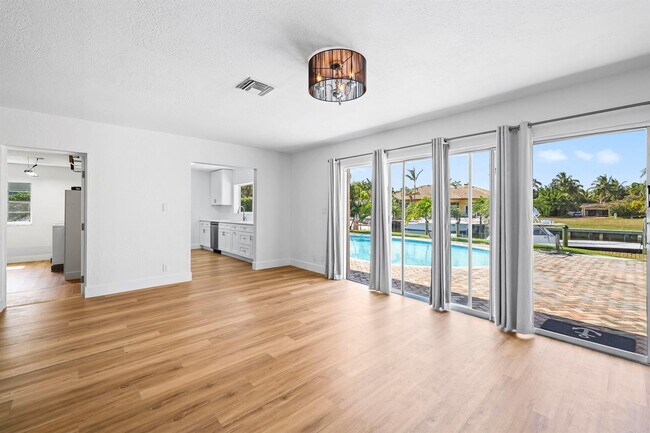 Foto del edificio - 2265 NE 24th St