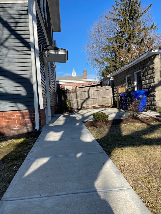 Building Photo - 44 Wildwood Ave