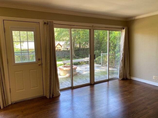 Building Photo - Beautiful 3/2 in South Highlands