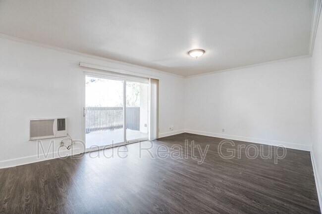Building Photo - 8509 Villa La Jolla Dr