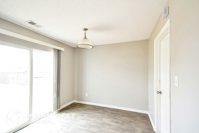 Foto del edificio - 4542 Sweet Whisper Ln