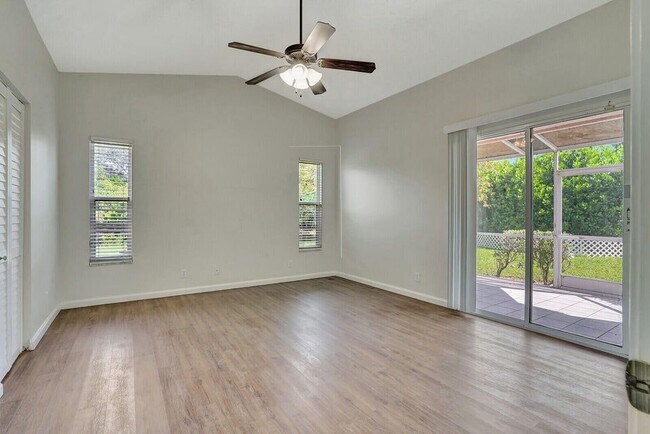 Foto del edificio - 1022 Island Manor Dr