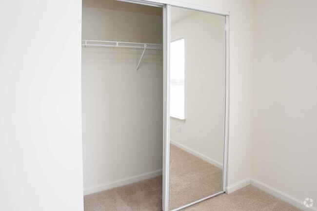 Closet - Summerland Heights