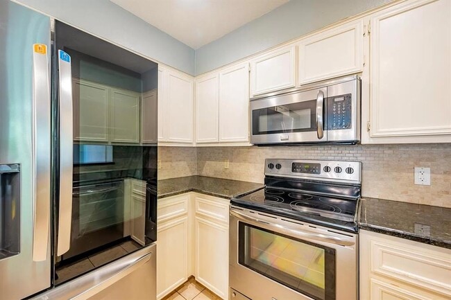 Foto del edificio - 6616 Mesa Hollow Dr