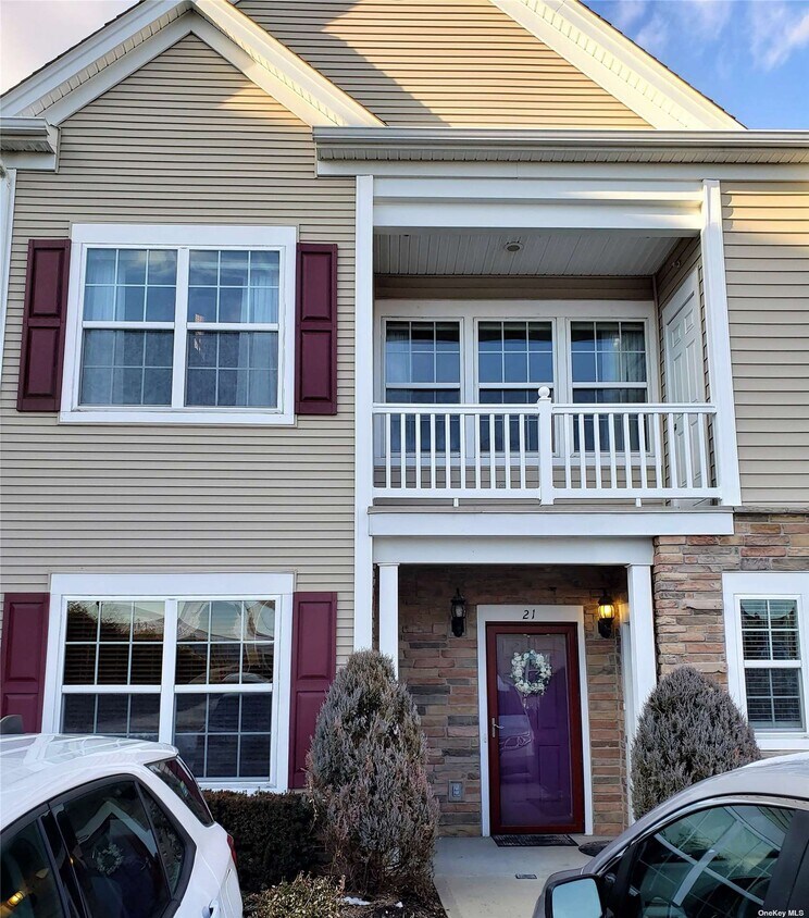 22 Strangford Ct, Oceanside, NY 11572 Condo for Rent in Oceanside, NY