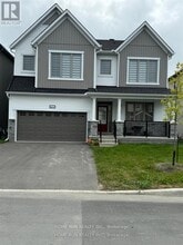 Building Photo - 1032 Showman St
