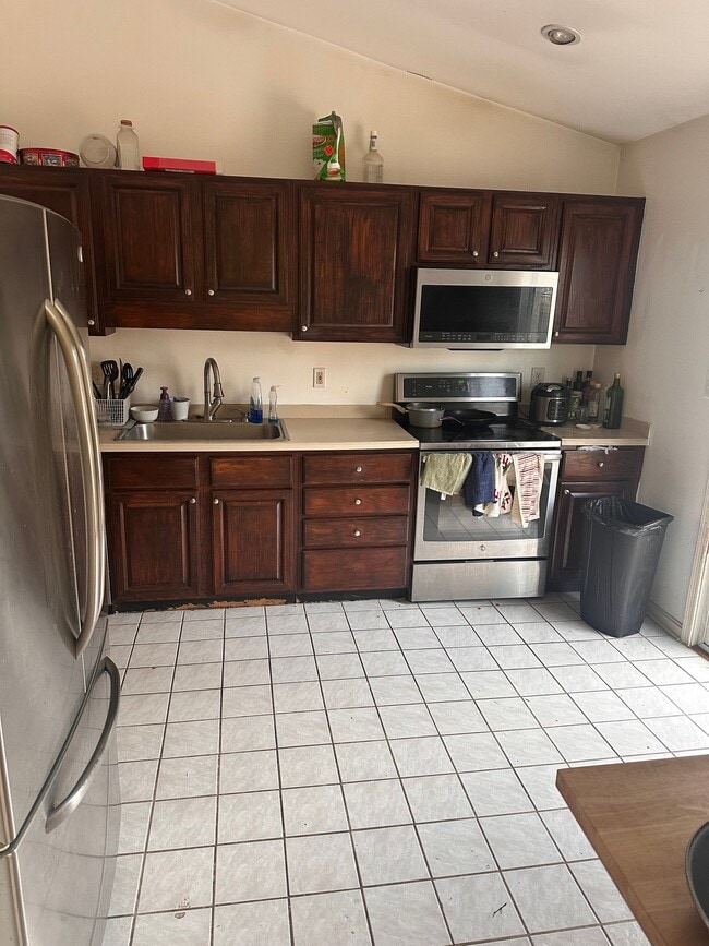 Building Photo - 10159 Forest Hill Cir