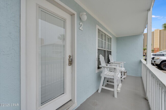 Foto del edificio - 17642 Front Beach Rd