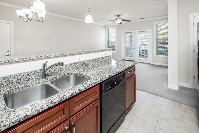 Building Photo - Groves at Town Center