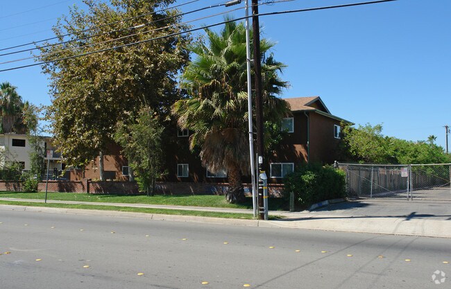 Building Photo - Maple Park Villas