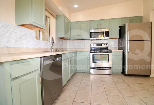 Foto del edificio - 4043 E Deseret Dr
