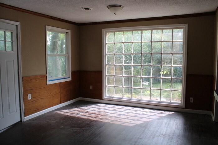 Building Photo - Single Family House