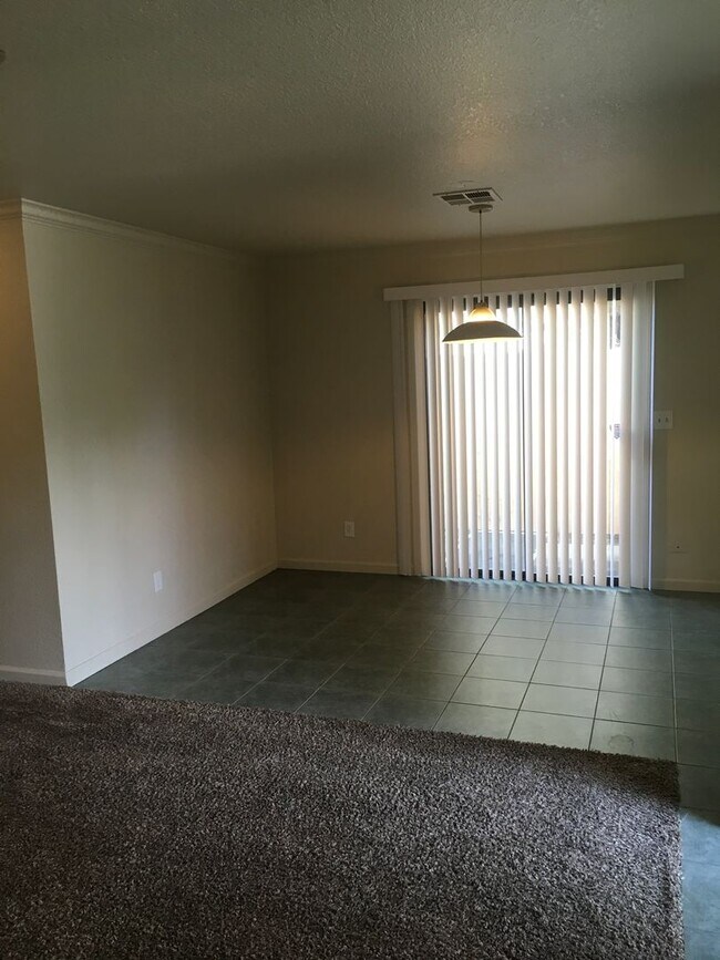 Foto del edificio - East Redding Duplex off Shasta View