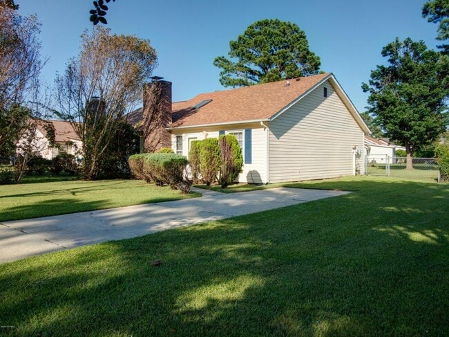 Building Photo - 114 Pine Crest Dr