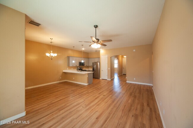 Foto del edificio - 5593 N Brinson Ln