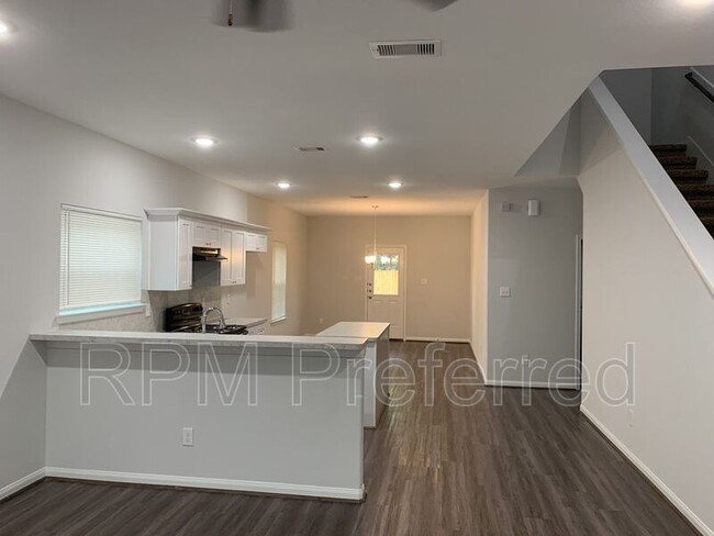 Building Photo - 7522 E Maxroy St