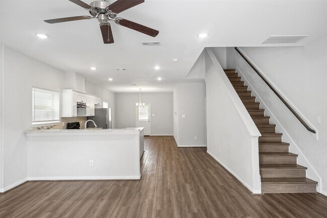 Building Photo - 9018 Everglade Dr