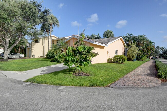 Building Photo - 6105 Via Laguna Ln