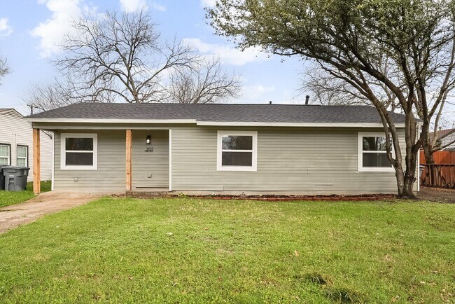 Building Photo - 2655 Larry Dr