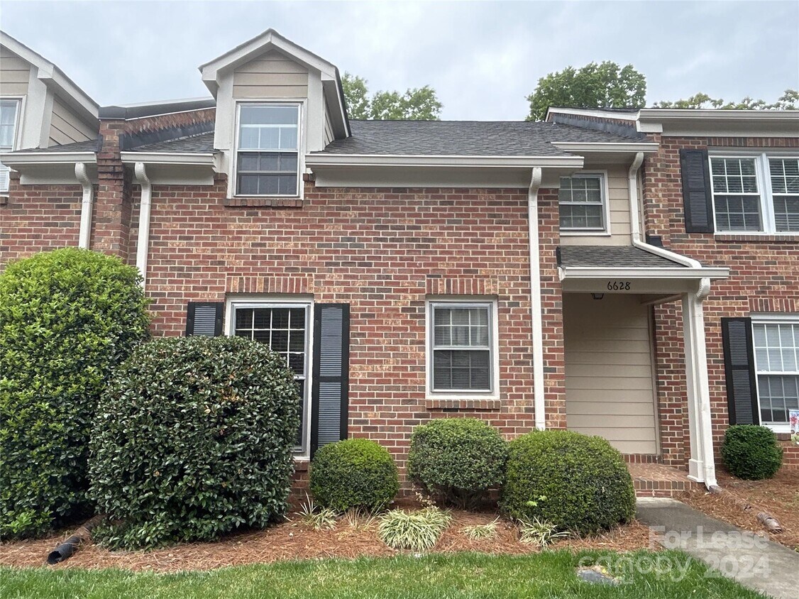 Primary Photo - 6628 Bunker Hill Cir