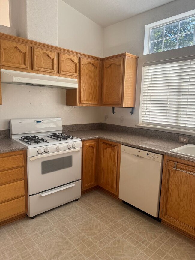 Foto del edificio - 3 BEDROOM COUNTRY HOME IN SHINGLETOWN