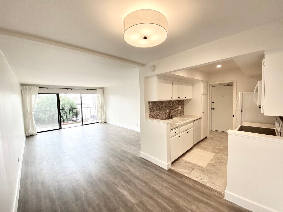 Primary Photo - 1803 E Ocean Blvd