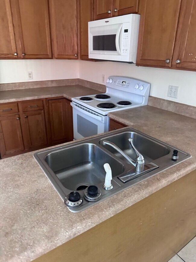 Foto del edificio - 108 N Gray Ave