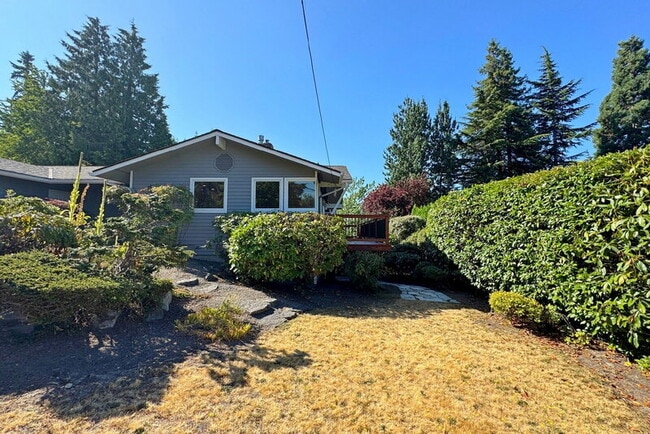 Building Photo - 10521 NE 48th Pl