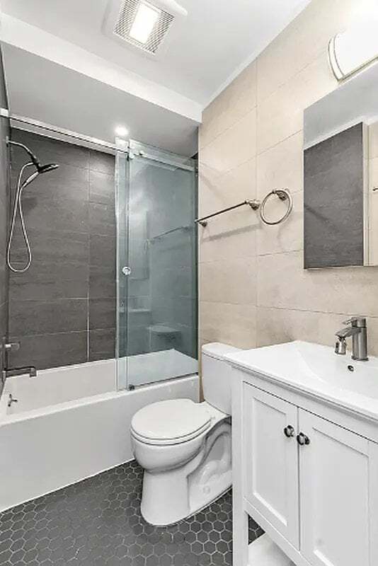 Foto del edificio - 341 W 48th St