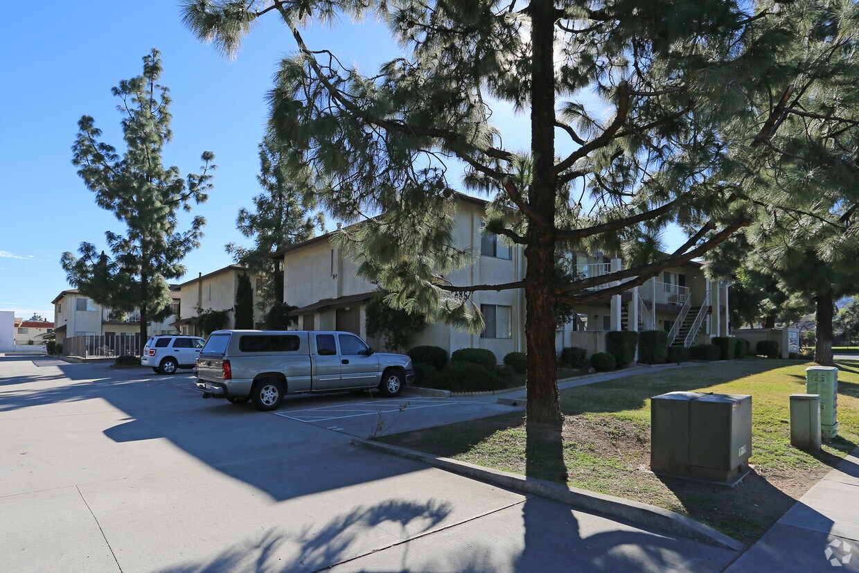 Lincoln Washington Apartments 685 S Lincoln Ave El Cajon, CA