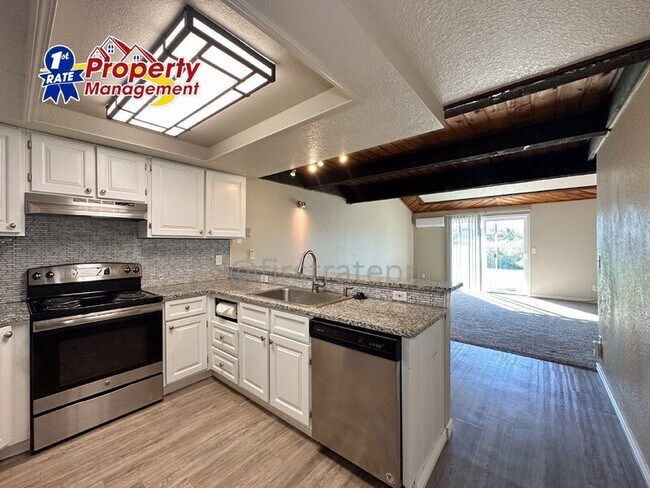 Foto del edificio - 6681 Douglas St