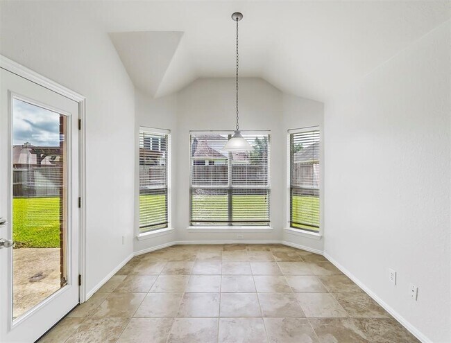 Foto del edificio - 2501 Shady Falls Ln