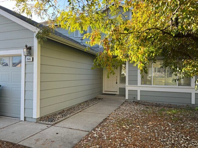 Building Photo -  Refreshed Four Bedroom House near Sliv...
