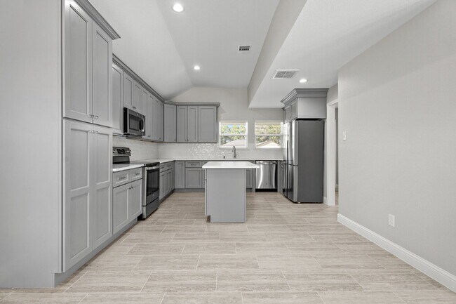 Foto del edificio - Fully Remodeled Country Home on Half an Ac...
