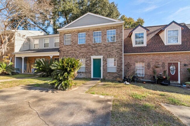 Building Photo - 2387 Gregory Dr