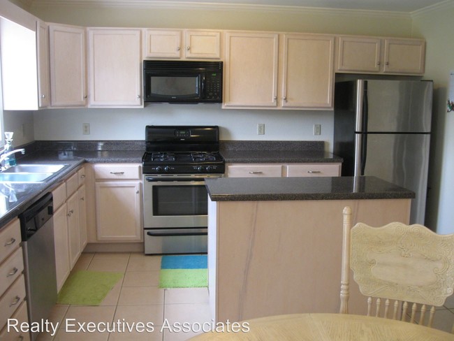 Building Photo - 2 br, 1.5 bath House - 453 Pine Lakes Lane