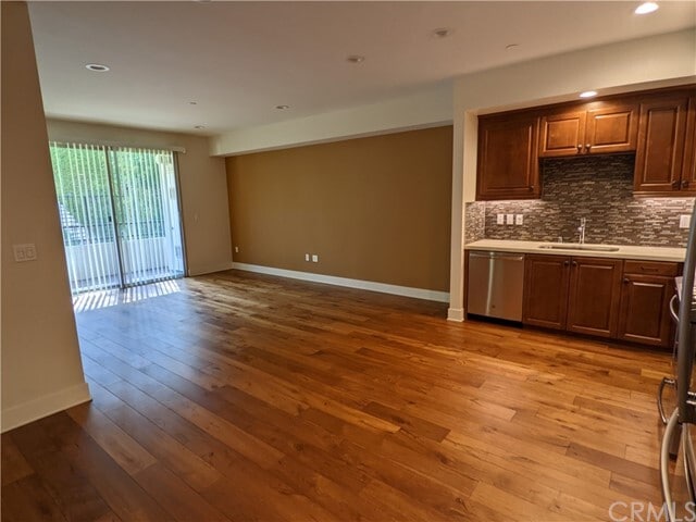 Building Photo - 627 Deep Valley Dr